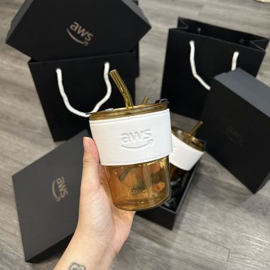 LY THUỶ TINH BỌC DA MÀU TRẮNG DẬP LOGO THEO YÊU CẦU