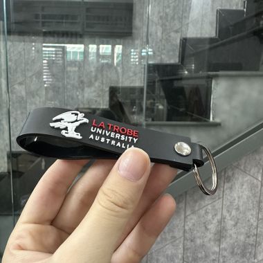 MÓC KHÓA CAO SU IN LOGO 2 MÀU THEO YÊU CẦU