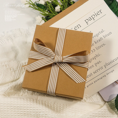 Hộp quà tặng kèm túi xách tay kraft nơ sọc sang trọng in logo theo yêu cầu