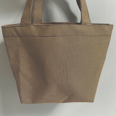 Túi vải không dệt nâu họa tiết caro nhỏ