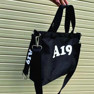 Túi Xách Vải Dù Màu Đen Quai Tay Và Quai Đeo – Nhận In Logo Theo Yêu Cầu