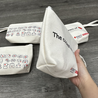 VÍ CẦM TAY VẢI CANVAS MÀU TRẮNG QUAI ĐEO – NHẬN IN LOGO THEO YÊU CẦU