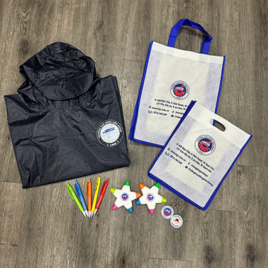 Set Quà Tặng Doanh Nghiệp Đồng Bộ – Áo Mưa, Túi Vải & Văn Phòng Phẩm