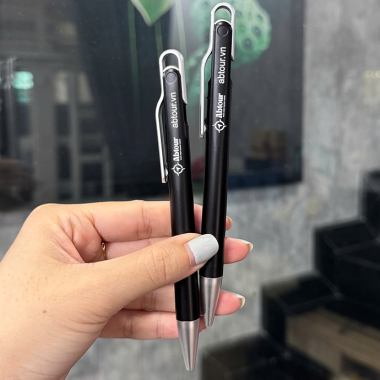 Bút Bi Nhựa In Logo Theo Yêu Cầu - Giá Rẻ, Chất Lượng Cao