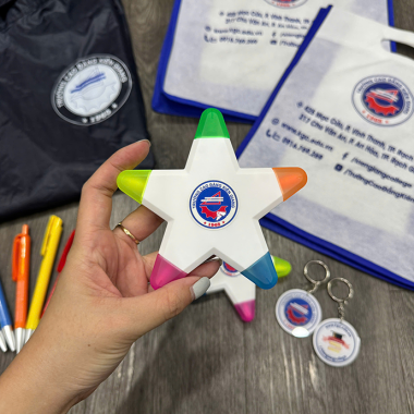 Set Quà Tặng Doanh Nghiệp Đồng Bộ – Áo Mưa, Túi Vải & Văn Phòng Phẩm