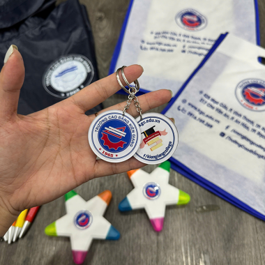 Set Quà Tặng Doanh Nghiệp Đồng Bộ – Áo Mưa, Túi Vải & Văn Phòng Phẩm