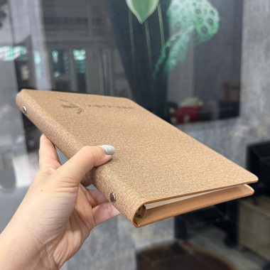 Sổ Bìa Da In Logo Theo Yêu Cầu – Quà Tặng Sang Trọng Cho Doanh Nghiệp