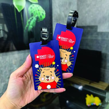 Tag Hành Lý Nhựa In Logo – Thẻ Gắn Vali Du Lịch Cao Cấp
