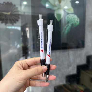 Bút Bi Nhựa Bấm In Logo – Quà Tặng Doanh Nghiệp Giá Rẻ