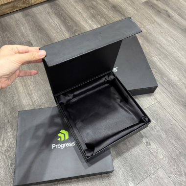 Hộp Quà Tặng Cao Cấp In Logo Theo Yêu Cầu