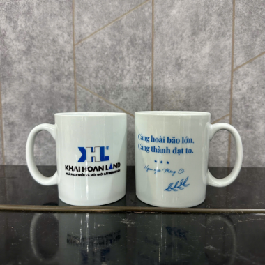 Ly sứ trắng in logo theo yêu cầu làm quà tặng doanh nghiệp
