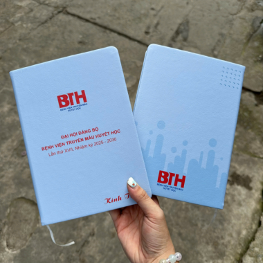 Bộ Quà Tặng Sổ Da Và Bút Bi In Logo – Món Quà Doanh Nghiệp Sang Trọng, Cá Nhân Hóa Theo Yêu Cầu