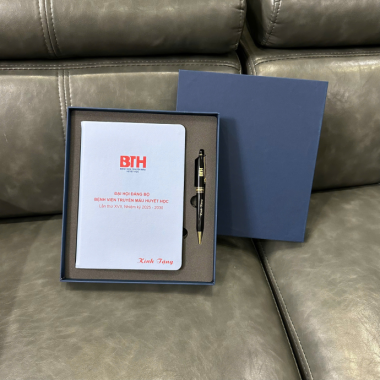 Bộ Quà Tặng Sổ Da Và Bút Bi In Logo – Món Quà Doanh Nghiệp Sang Trọng, Cá Nhân Hóa Theo Yêu Cầu