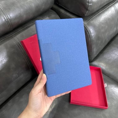 Sổ Tay Vải Màu Xanh Dương Kèm Hộp Quà Màu Đỏ In Logo