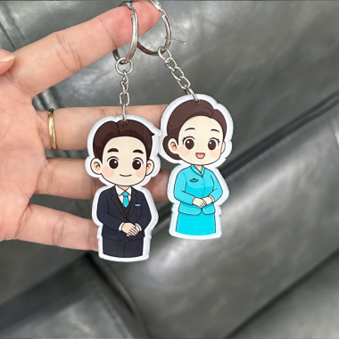 Móc Khóa Nhựa Hoạt Hình Tiếp Viên Máy Bay Dễ Thương – In Logo Theo Yêu Cầu