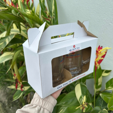 Bộ 2 Ly Thủy Tinh Quai Cầm Trong Hộp Giấy – Quà Tặng Doanh Nghiệp Sang Trọng