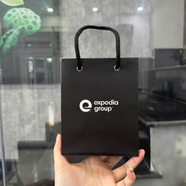 Túi Giấy Kraft Đen Dây Xoắn – Sang Trọng, In Theo Yêu Cầu