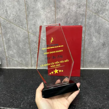Xưởng Sản Xuất Huy Chương Cúp Pha Lê Cao Cấp In Nội Dung Theo Yêu Cầu