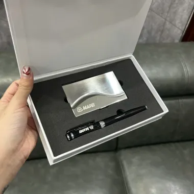 Bộ Quà Tặng Doanh Nghiệp Cao Cấp MAPEI – Giftset Bút Ký Và Hộp Name Card In Logo