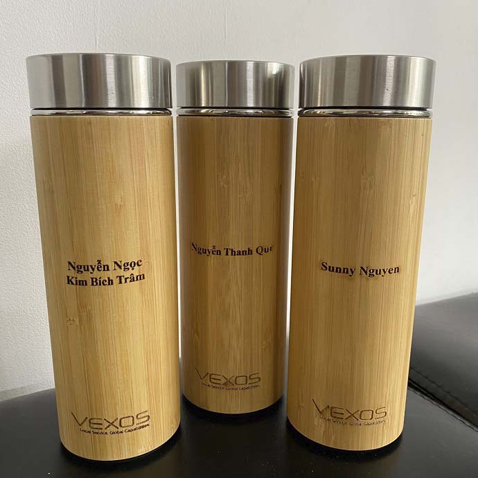 Bình Giữ Nhiệt Vỏ Tre Khắc Tên In Logo VEXOS – Quà Tặng Doanh Nghiệp Cao Cấp
