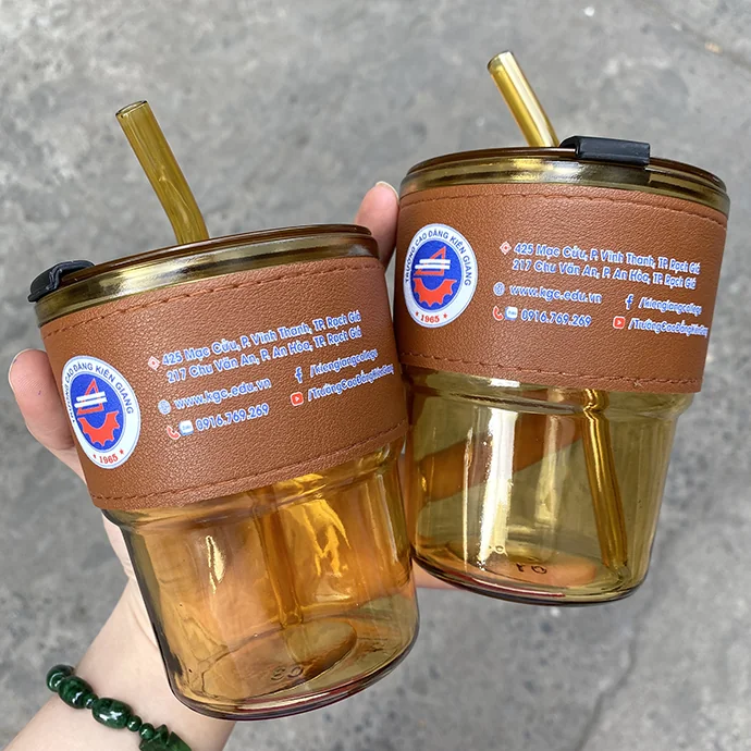 Cốc Thủy Tinh 450ml Có Nắp Và Ống Hút – In Logo Doanh Nghiệp