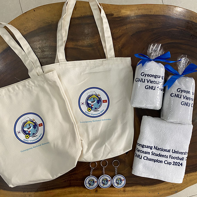 Bộ quà tặng túi canvas - khăn tắm - móc khóa in logo | Quà Tặng Nhanh