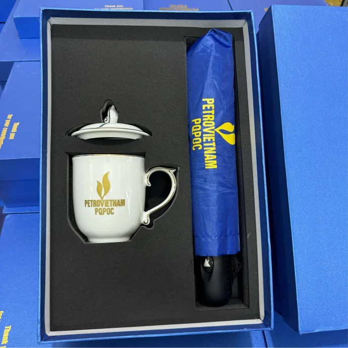 BỘ QUÀ TẶNG DÙ - LY SỨ CÓ NẮP IN LOGO