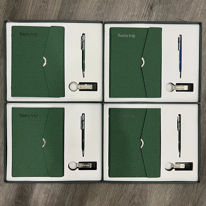 BKL 15 - Bộ Gift 3 Món Sổ Tay - Móc Khoá - Bút In Logo Rootytrip