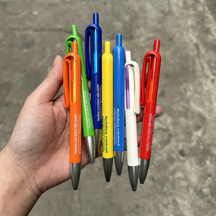 Bút Bi Nhựa In Logo Cao Đẳng Kiên Giang - Quà Tặng Quảng Bá Thương Hiệu