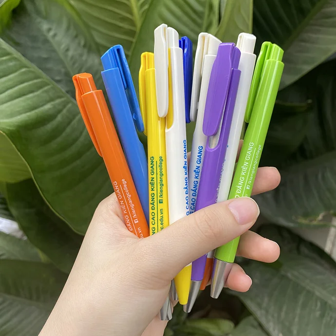 Bút Bi Nhựa Nhiều Màu In Logo - Bút Bi Nhựa Giá Rẻ In Logo Theo Yêu Cầu