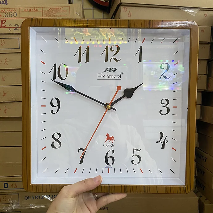 Đồng Hồ Treo Tường Khung Vuông - In Logo Theo Yêu Cầu, Giá Tốt