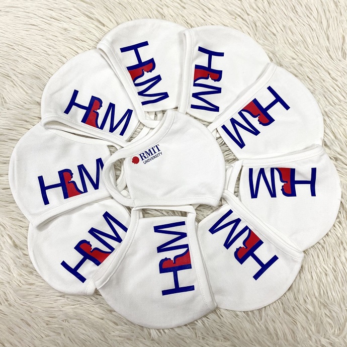 Khẩu Trang Vải In Logo HM – RMIT University | Quà Tặng Doanh Nghiệp & Trường Học