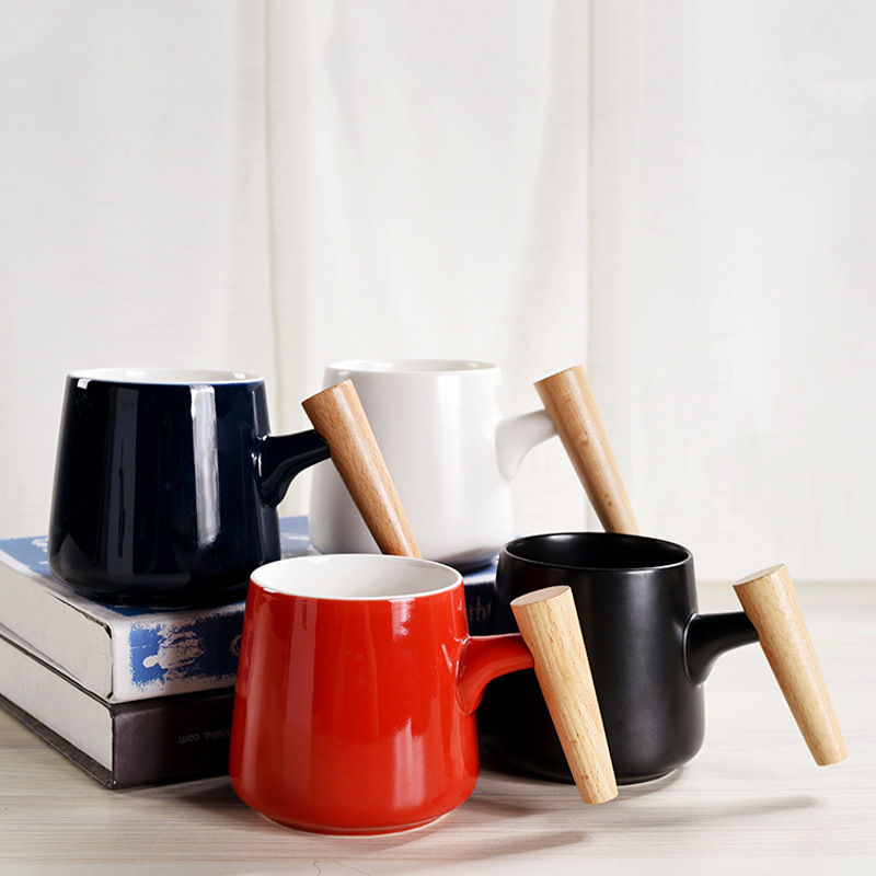 Cốc Sứ Tay Cầm Gỗ In Logo – Ly Sứ Coffee Cao Cấp 400ml