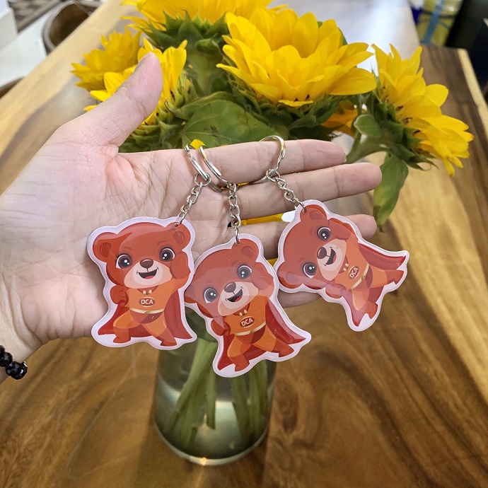 Móc Khóa Mica Hình Thú In Logo DCA – Quà Tặng Doanh Nghiệp Dễ Thương