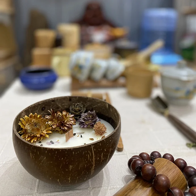 Nến Thơm Dừa Vỏ Dừa Tự Nhiên – Hương Dừa Thư Giãn, Cháy 6–20 Giờ, Quà Tặng Thiết Kế Theo Yêu Cầu