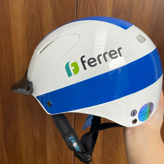 Nón Bảo Hiểm Xanh Trắng – Quà Tặng Doanh Nghiệp Cao Cấp In Logo Theo Yêu Cầu