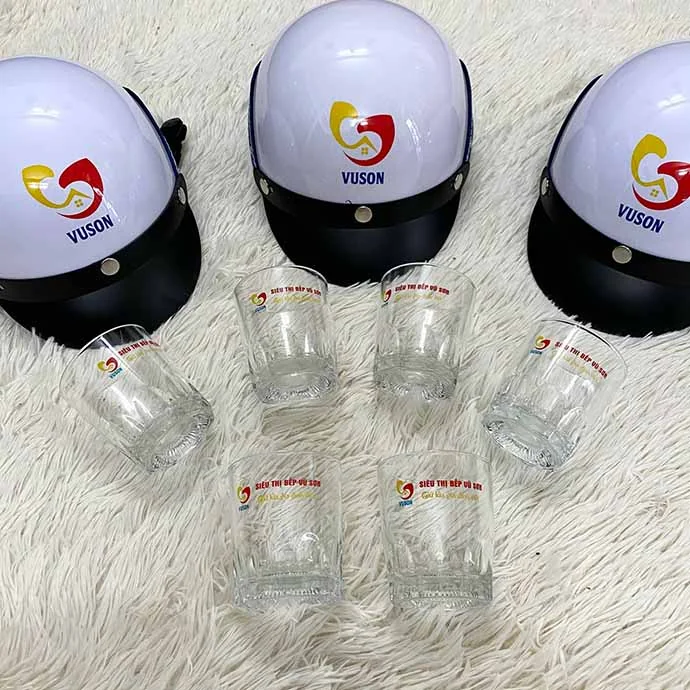 Bộ Quà Tặng Nón Bảo Hiểm & Ly Thủy Tinh In Logo – Quà Tặng Doanh Nghiệp Chuyên Nghiệp