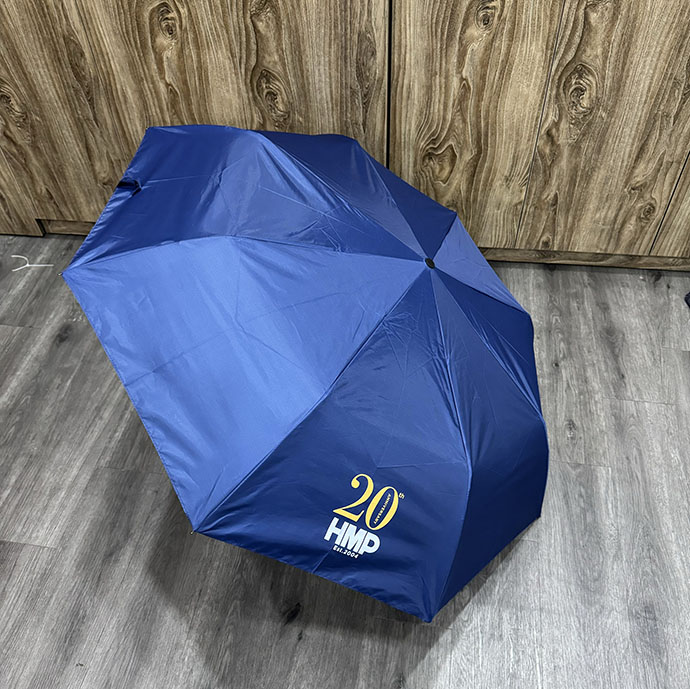 Ô Dù Gấp 3 In Logo Kỷ Niệm 20 Năm HMP – Quà Tặng Doanh Nghiệp Cao Cấp
