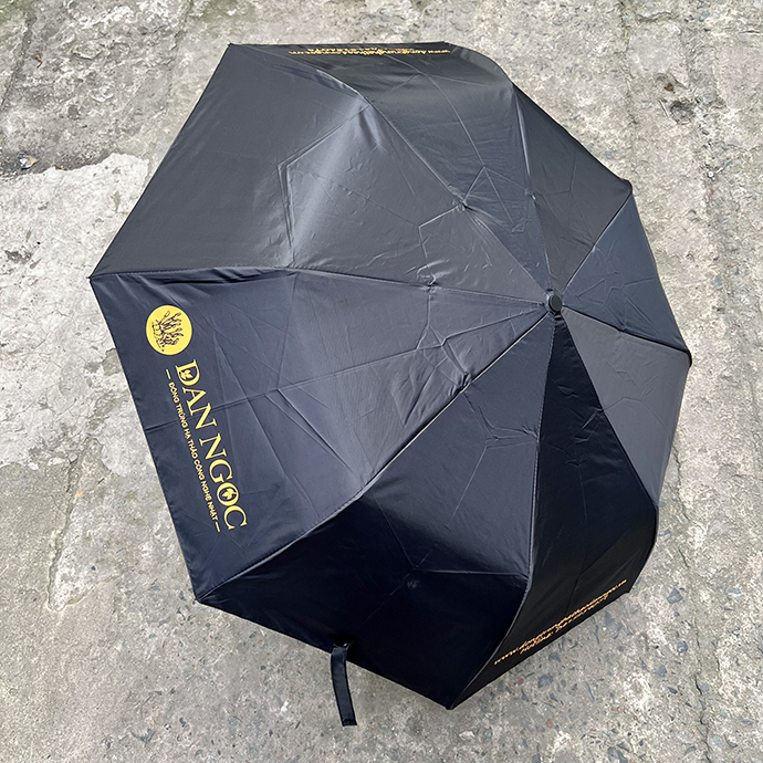 Ô Dù Gấp 3 Màu Đen In Logo Đan Ngọc – Quà Tặng Quảng Cáo Sang Trọng