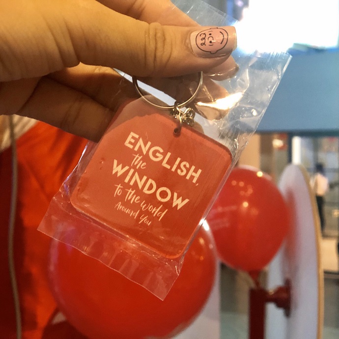 Móc Khóa Mica Đỏ – Phụ Kiện Treo Chìa Khóa & Balo Bền Đẹp