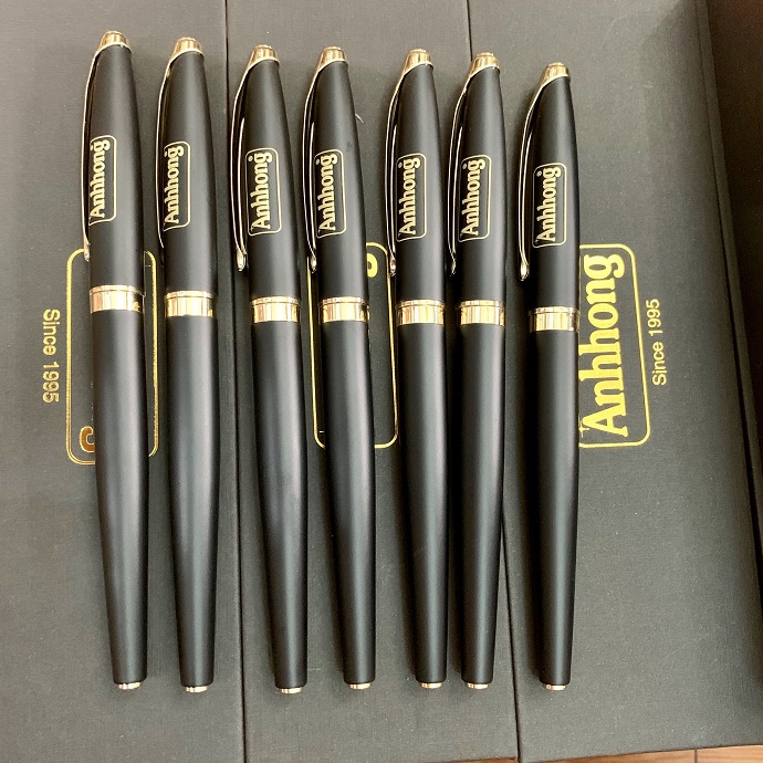 BKL 89 - Bút Ký Kim Loại Bật Nắp In Logo Ánh Hồng Kèm Hộp Đựng - Quà Tặng Doanh Nghiệp Cao Cấp