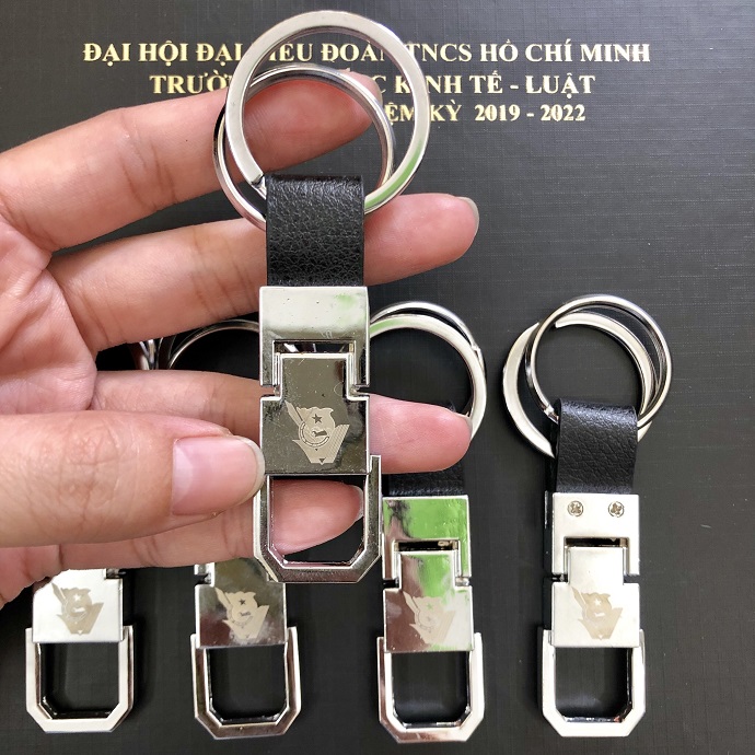 Móc Khóa Kim Loại Kết Hợp Dây Da Đen – Phụ Kiện Quà Tặng Cao Cấp