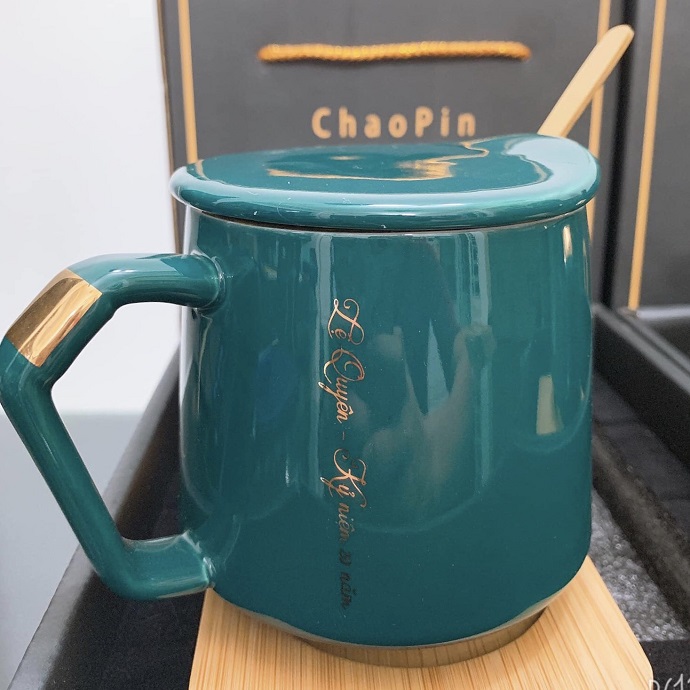 Ly Sứ Xanh Ngọc Kèm Nắp Và Muỗng Mạ Vàng – Dung Tích Lớn, Sang Trọng Cao Cấp