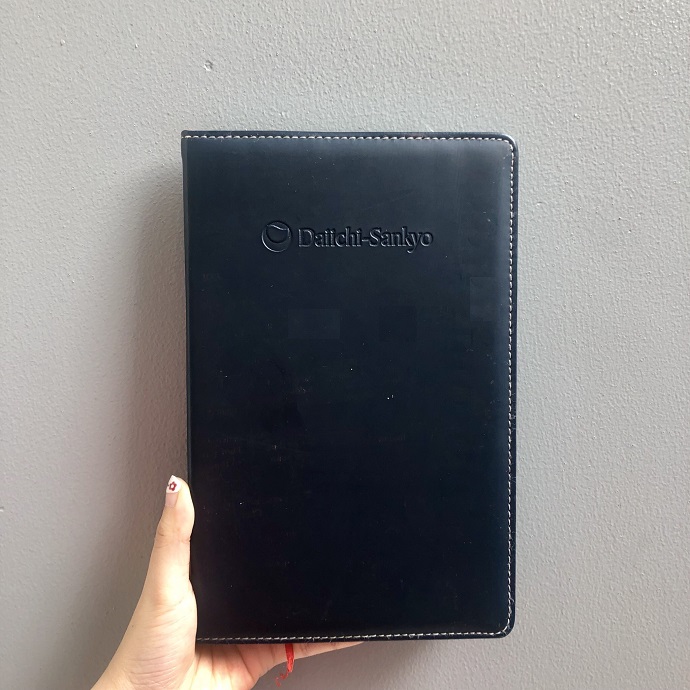 Sổ Tay Bìa Da Đen Cao Cấp – Thiết Kế Đứng Chỉ May Sang Trọng