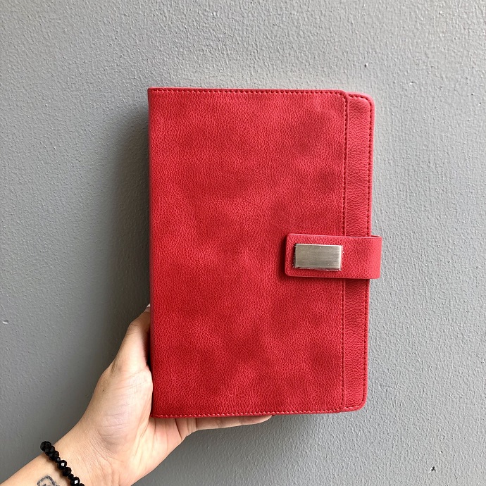 Sổ Tay Bìa Da Đỏ Cao Cấp – Khóa Gài Kim Loại Sang Trọng