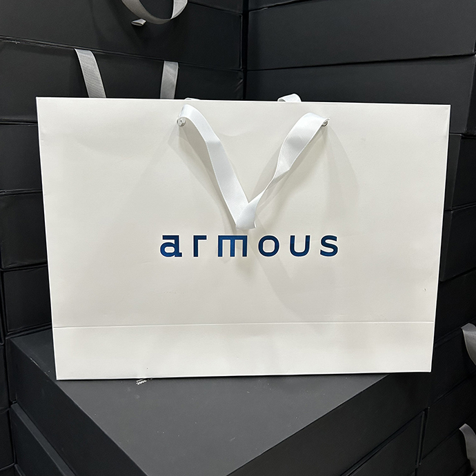 Túi giấy cao cấp tay xách ruy băng trắng in logo sang trọng