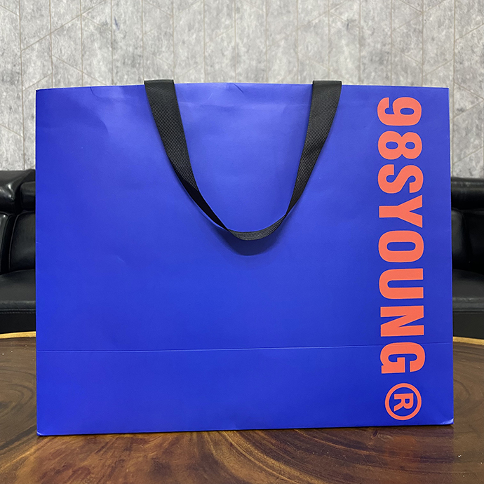 Túi giấy xanh dương in logo – size lớn – quai ruy băng đen sang trọng