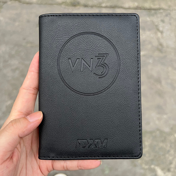 Ví Đựng Hộ Chiếu Da PU Đen Ép Logo – Passport Cover Cao Cấp
