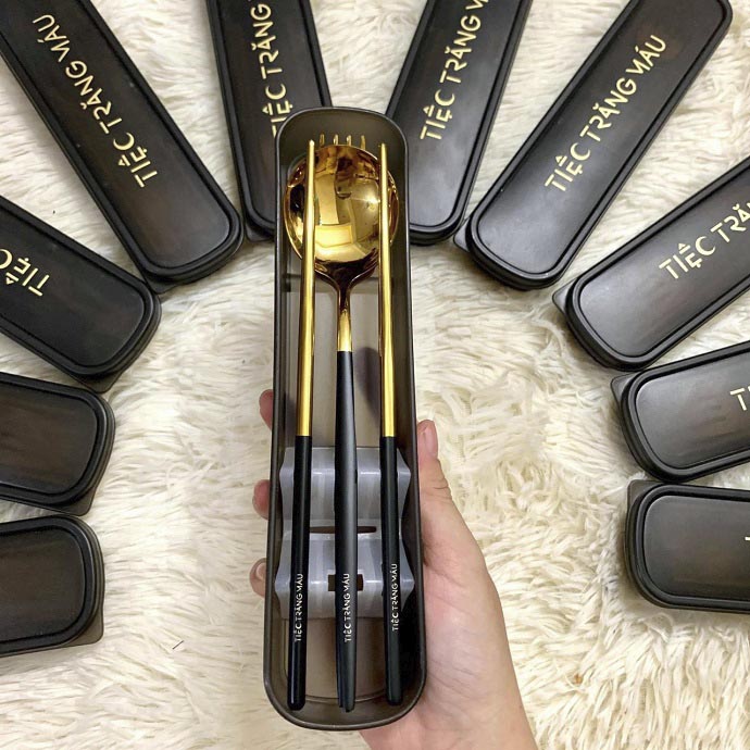 Bộ Muỗng Đũa Viền Vàng – Hộp Đựng Cao Cấp