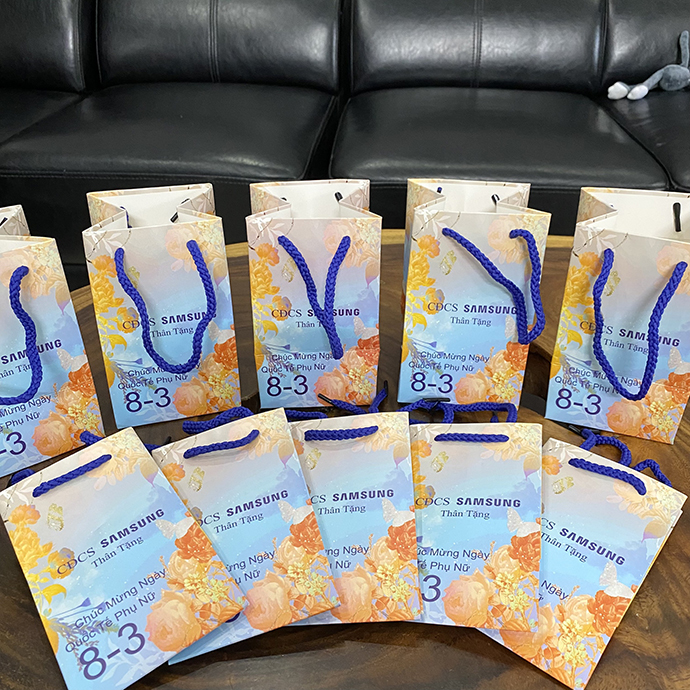 Túi Giấy Quà Tặng 8/3 In Logo CDCS Samsung – Thiết Kế Hoa Văn Sang Trọng